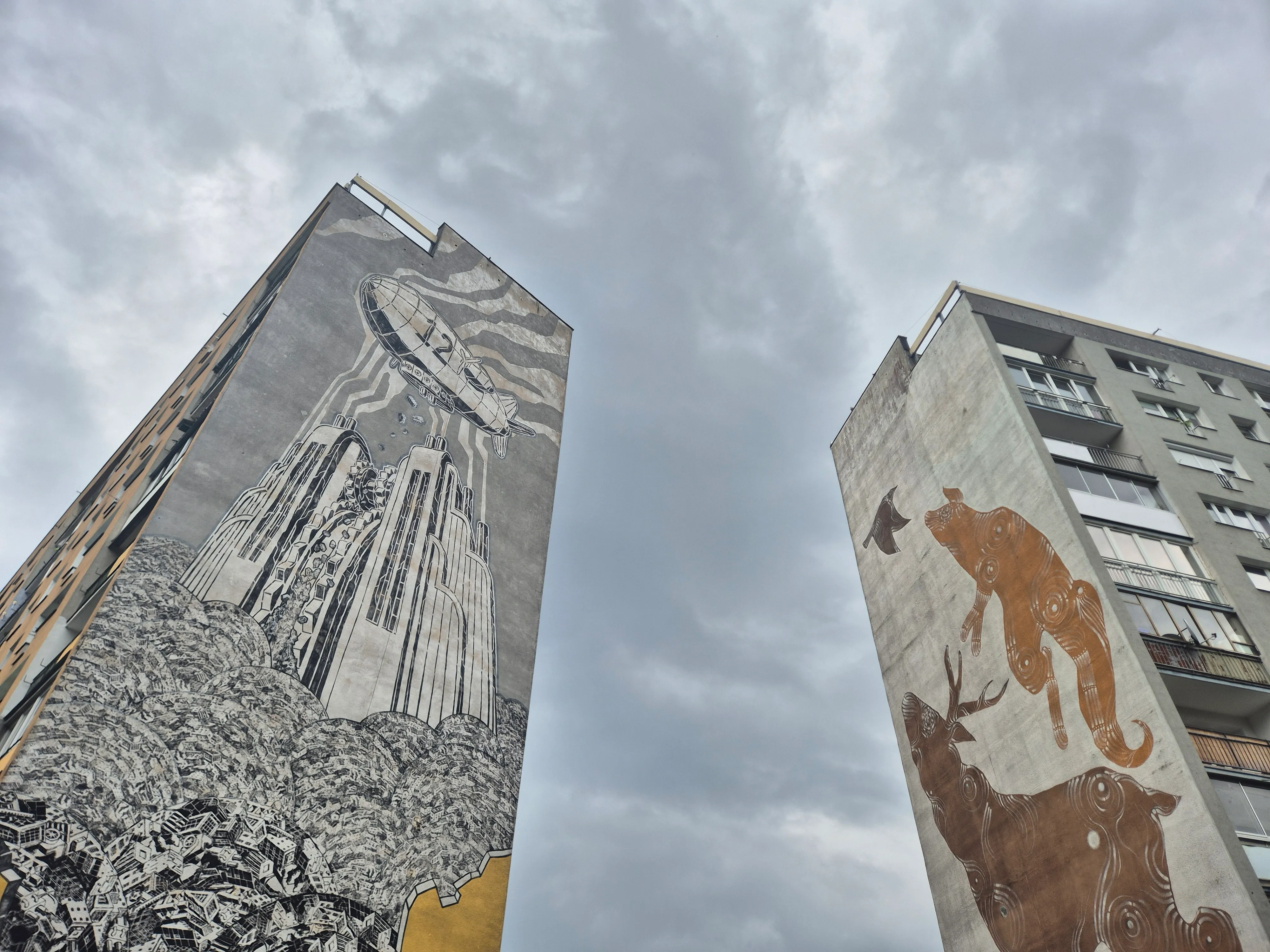 Zeppelin mural on a Zaspa block of flats, next to another building painted with a fox and a deer